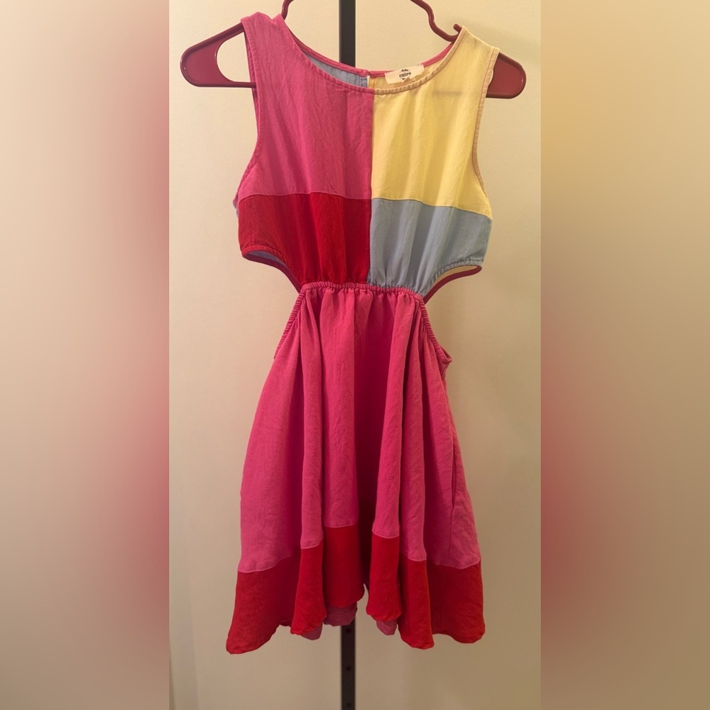 Entro Color-block Cut Out Mini Dress - Picture 8 of 8